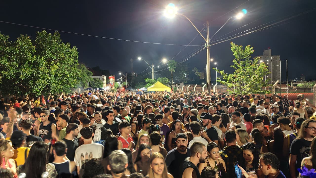 Foto 8 de 11 — Bloco Ai! Que Preguiça! abre Carnaval de Araraquara; veja fotos